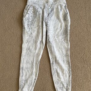 Lulu Lemon size 6 sweatpants
